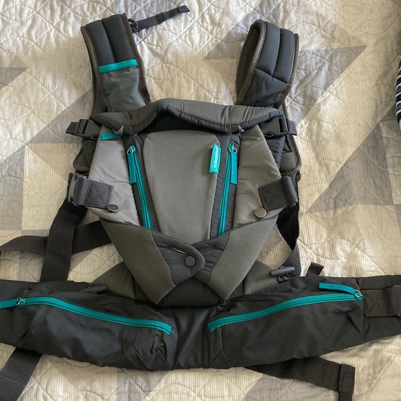 Other - Infantino Carry On Multi-Pocket Carrier